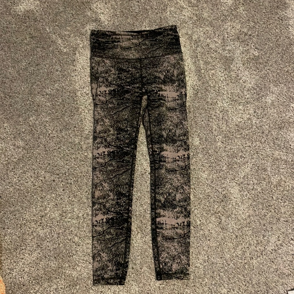Athleta Elation Glades tights in size small; Black and Tan